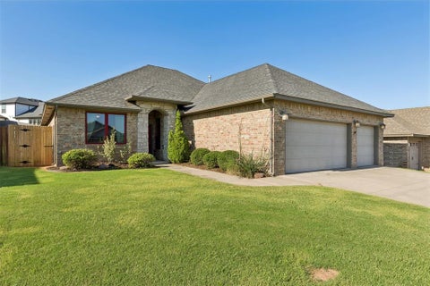 Photo of 6116 Beverly Hills Drive, Edmond, OK 73034 (MLS # 1239338)