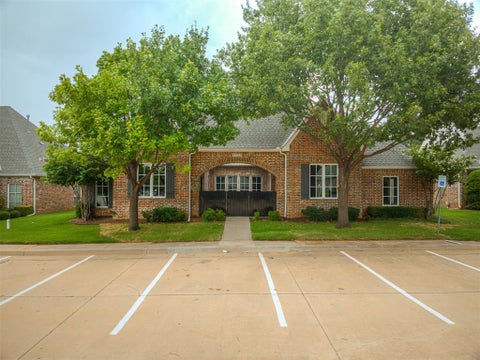 Photo of 1725 W 33rd Street, Edmond, OK 73013 (MLS # 1242031)
