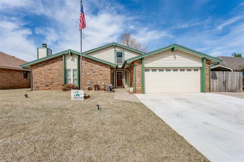 Photo of 113 E Snowmass Drive, Yukon, OK 73099 (MLS # 1220291)