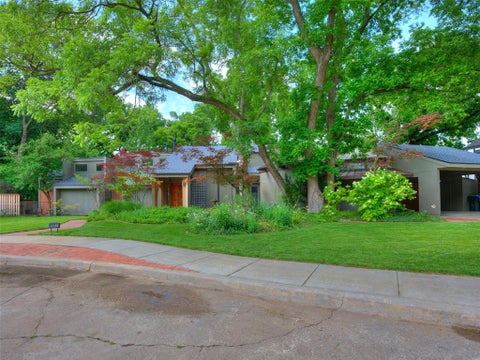 Photo of 1012 Nottingham Circle, Norman, OK 73072 (MLS # 1242488)