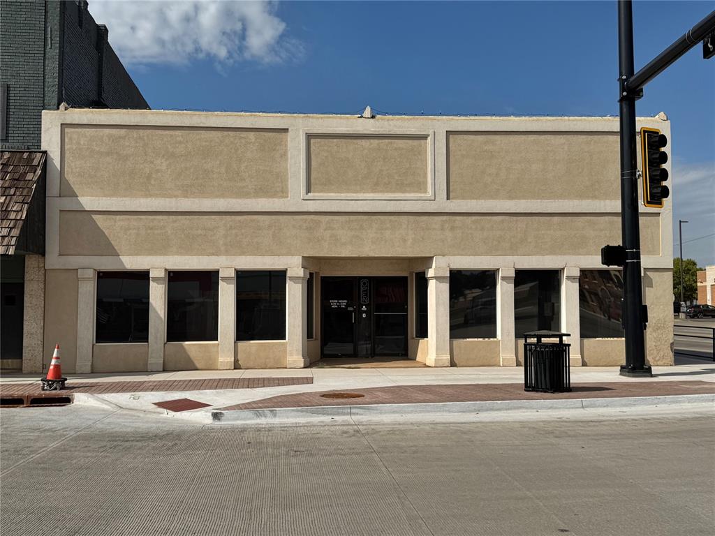Photo 1 of 35 — 121 N Main Street, Elk City, OK 73644