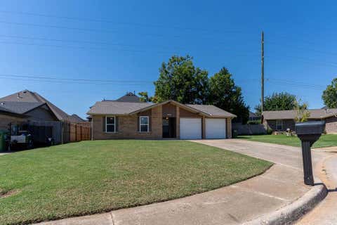 Photo of 966 Castlebury Mansion, Yukon, OK 73099 (MLS # 1235499)