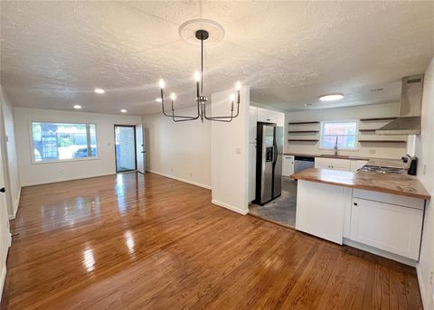 Photo of 10416 Ridgeview Drive, Oklahoma City, OK 73120 (MLS # 1237010)