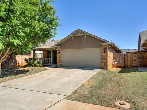 Photo of 1002 Clingmans Dome Road, Norman, OK 73069 (MLS # 1228310)