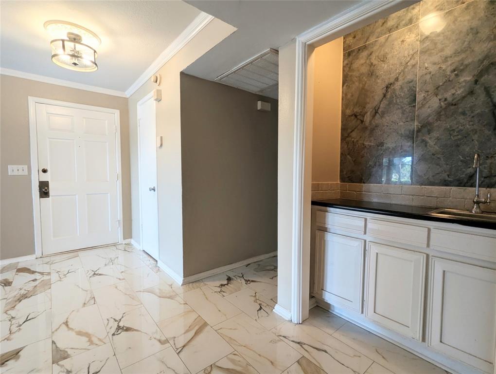 5916 N Pennsylvania Avenue 121