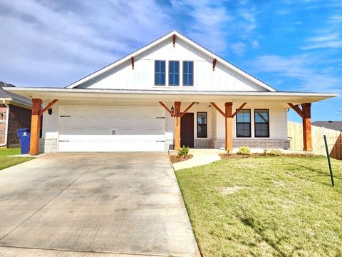 Photo of 18600 Luna Drive, Edmond, OK 73012 (MLS # 1229587)