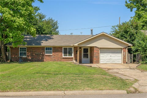 Photo of 1009 Bell Drive, Midwest City, OK 73110 (MLS # 1237330)