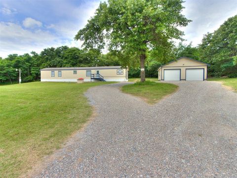 Photo of 4660 NE 96th Avenue, Norman, OK 73026 (MLS # 1229838)