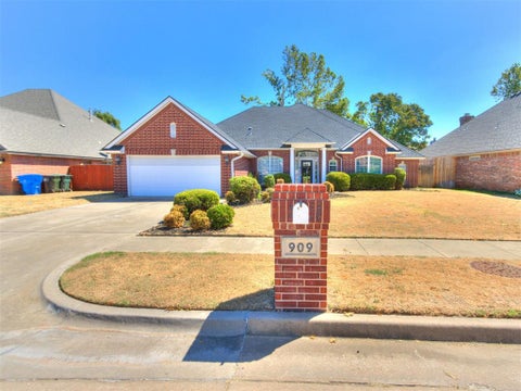 Photo of 909 Hearthstone, Norman, OK 73072 (MLS # 1247897)