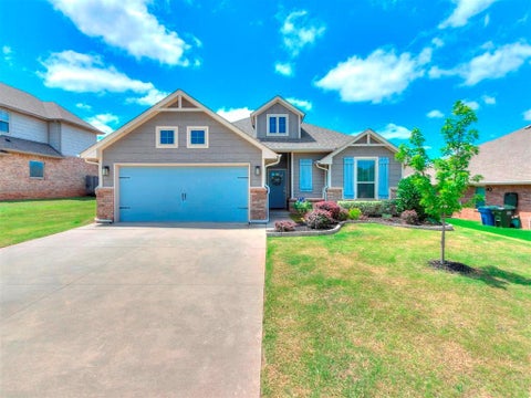 Photo of 6132 Oxnard ST, Edmond, OK 73034 (MLS # 1245688)