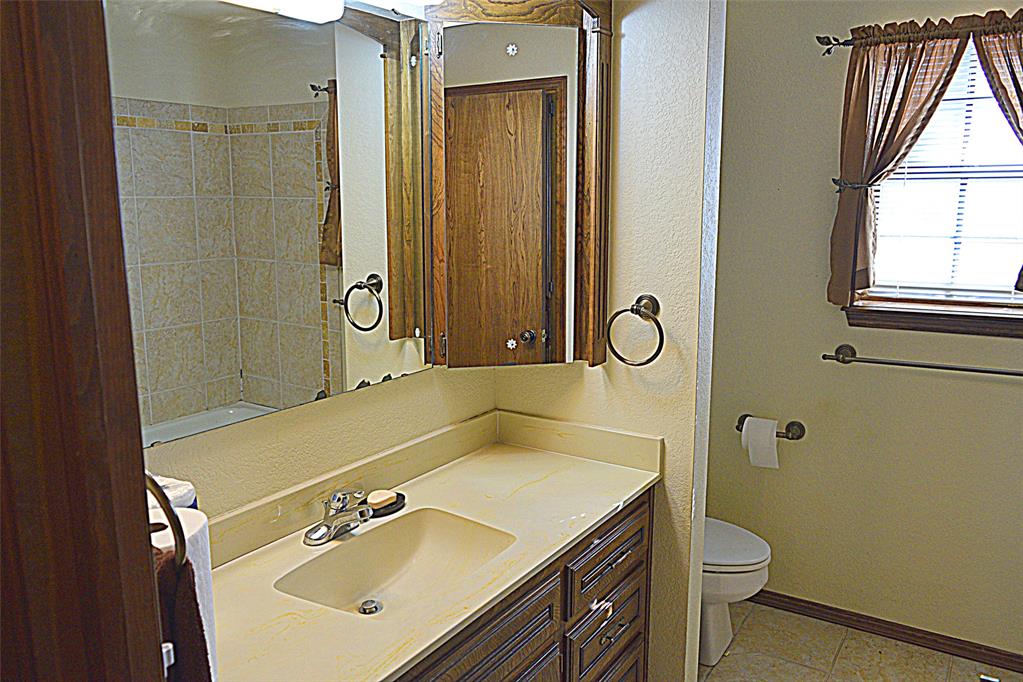 Shawnee, Oklahoma 74801, United States, 3 Bedrooms Bedrooms, ,3 BathroomsBathrooms,Residential,Pending,252706