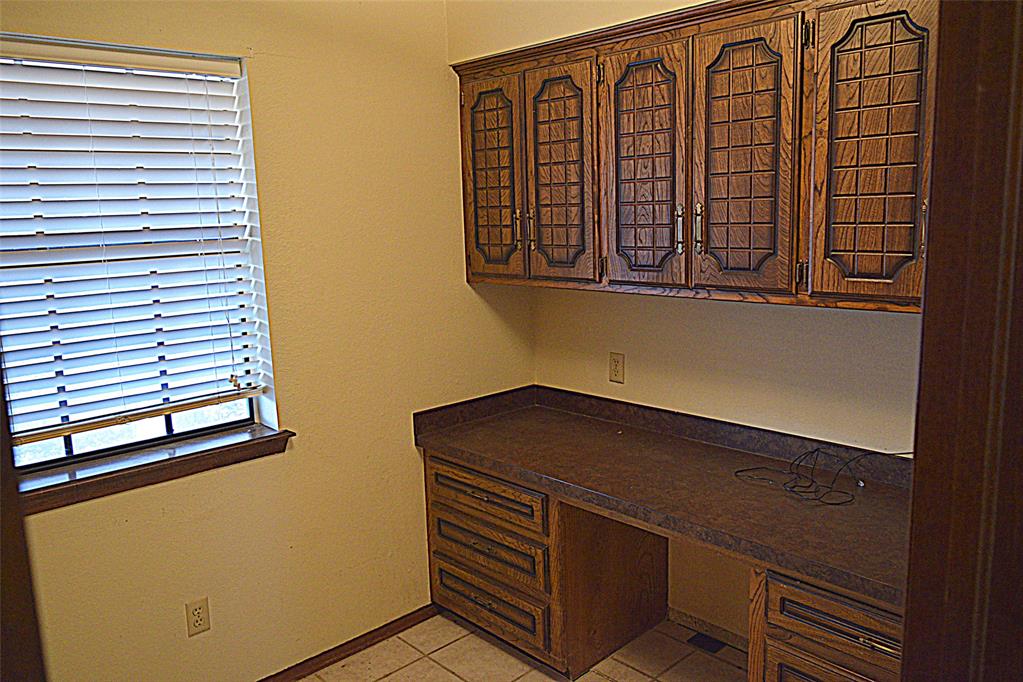 Shawnee, Oklahoma 74801, United States, 3 Bedrooms Bedrooms, ,3 BathroomsBathrooms,Residential,Pending,252706