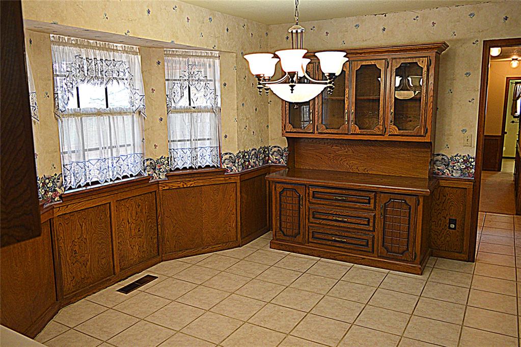 Shawnee, Oklahoma 74801, United States, 3 Bedrooms Bedrooms, ,3 BathroomsBathrooms,Residential,Pending,252706