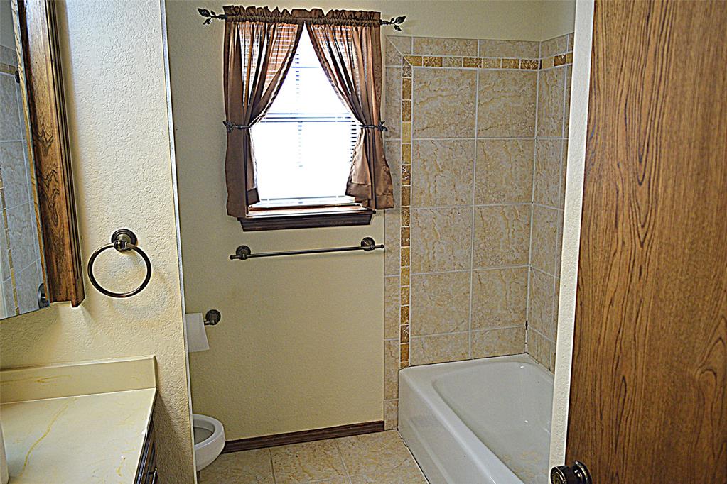 Shawnee, Oklahoma 74801, United States, 3 Bedrooms Bedrooms, ,3 BathroomsBathrooms,Residential,Pending,252706