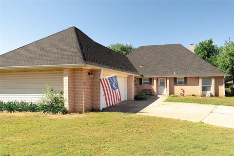 Photo of 2014 E Canadian Court Terrace, Mustang, OK 73064 (MLS # 1228265)