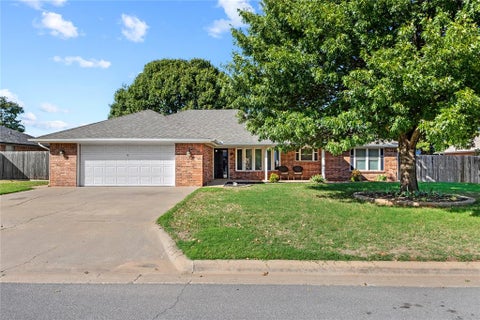 Photo of 2301 Berry Avenue, Weatherford, OK 73096 (MLS # 1252782)