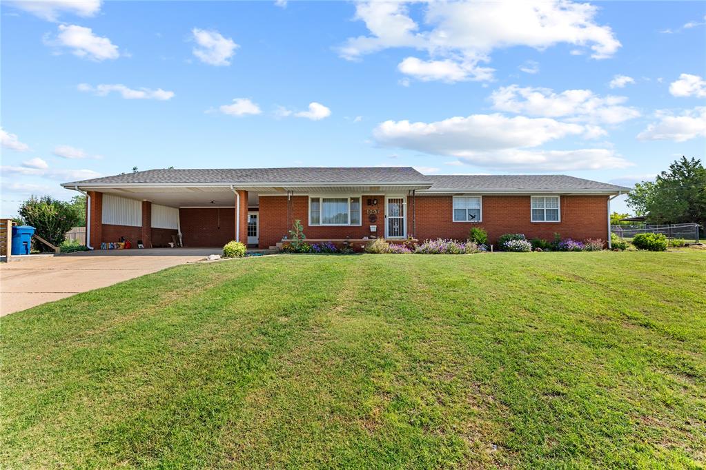 Photo 1 of 33 — 907 Ella Street, Cordell, OK 73632
