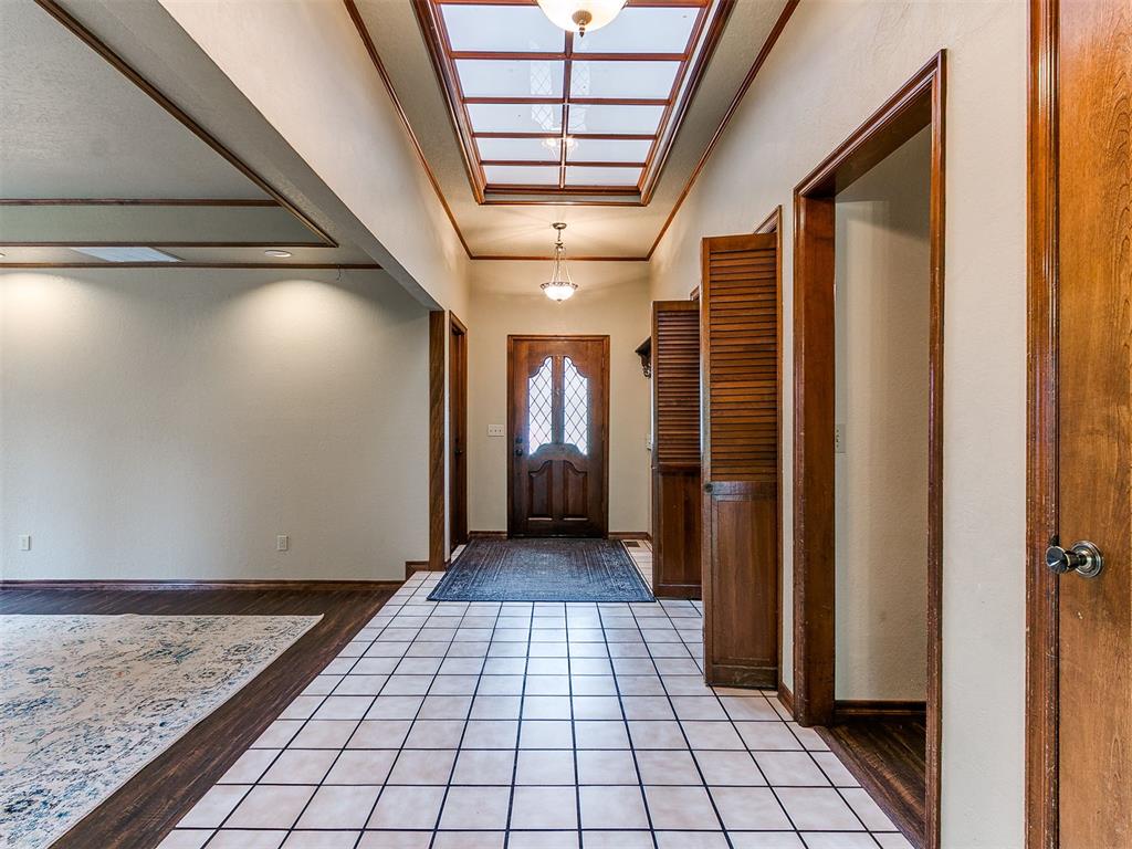 808 Lakeside Circle - Photo 2
