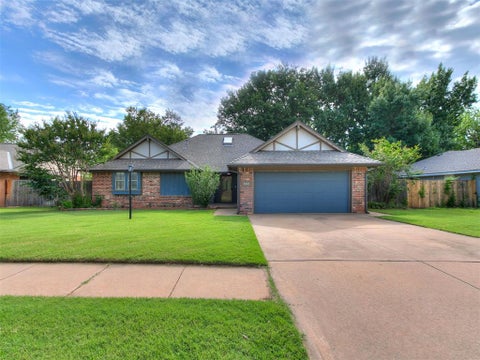 Photo of 808 Lakeside Circle, Edmond, OK 73012 (MLS # 1234726)