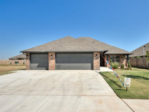 Photo of 2905 Kingswood Drive, Norman, OK 73071 (MLS # 1247646)