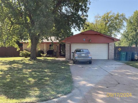 Photo of 4828 Creekwood Drive, Oklahoma City, OK 73135 (MLS # 730576)