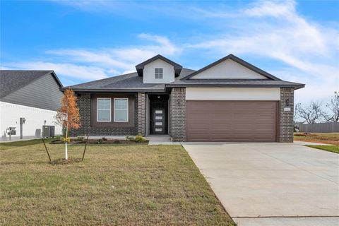 Photo of 642 Grand Sycamore Drive, Washington, OK 73093 (MLS # 1191203)