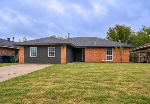 Photo of 833 NW 115th Street, Oklahoma City, OK 73114 (MLS # 1252234)