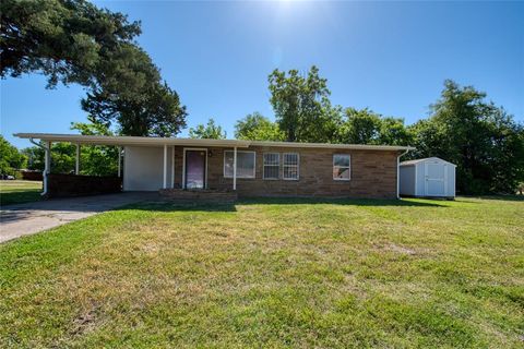 Photo of 624 NW 92nd Street, Oklahoma City, OK 73114 (MLS # 1229857)