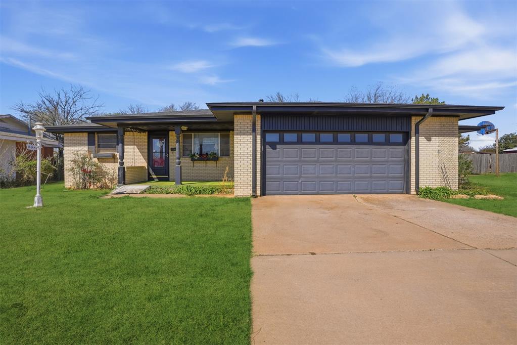 Welcome home to this almost 2400 square foot home with SO MANY extras !