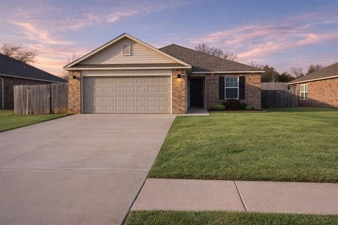 Photo of 1921 W Hunters Springs Way, Mustang, OK 73064 (MLS # 1216864)