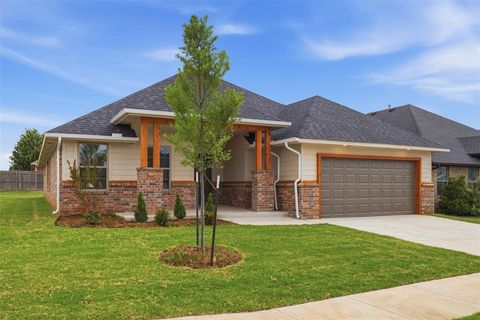 Photo of 9033 NW 74th Street, Yukon, OK 73099 (MLS # 1232601)