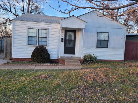 Photo of 309 E Fairchild Drive, Midwest City, OK 73110 (MLS # 1248816)