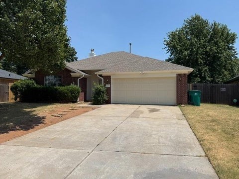 Photo of 1224 Bradford Terrace, Yukon, OK 73099 (MLS # 1246462)
