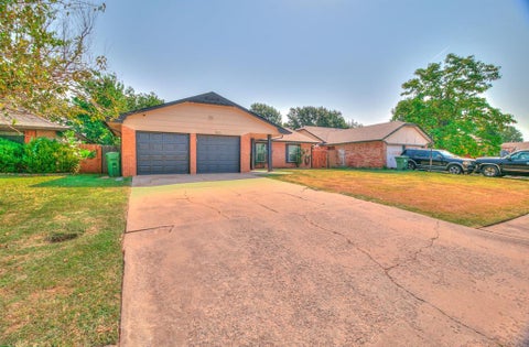 Photo of 805 Willow Run, Yukon, OK 73099 (MLS # 1243136)