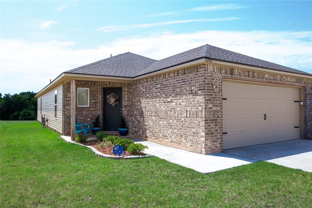 Photo 1 of 6 — 1201 N STALLION Drive, Guthrie, OK 73044