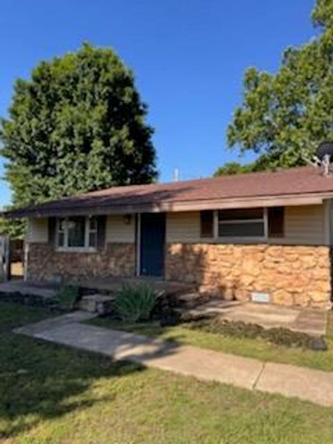 Photo of 1013 N Carr Drive, Newcastle, OK 73065 (MLS # 1229034)