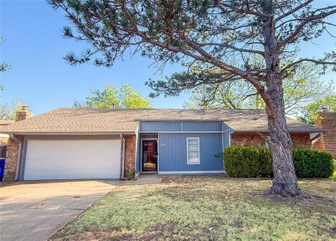 Photo of 2112 Oakvista Circle, Norman, OK 73071 (MLS # 1248675)