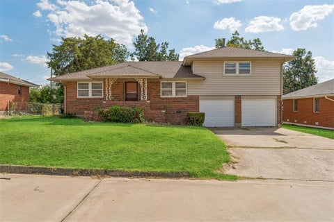 Photo of 128 Leonard Lane, Midwest City, OK 73110 (MLS # 1248929)
