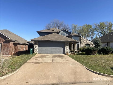 Photo of 517 NW 170th Street, Edmond, OK 73012 (MLS # 1246229)