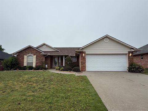 Photo of 1926 E Aspen Place, Shawnee, OK 74804 (MLS # 1229692)
