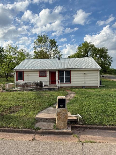 Photo of 323 W 6th Street, Chandler, OK 74834 (MLS # 1224552)