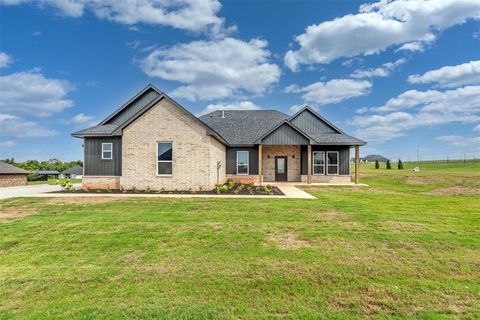 Photo of 2436 Canyon Circle, Blanchard, OK 73010 (MLS # 1230455)