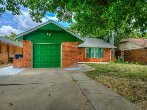 Photo of 225 NW 80th Street, Oklahoma City, OK 73114 (MLS # 1225010)