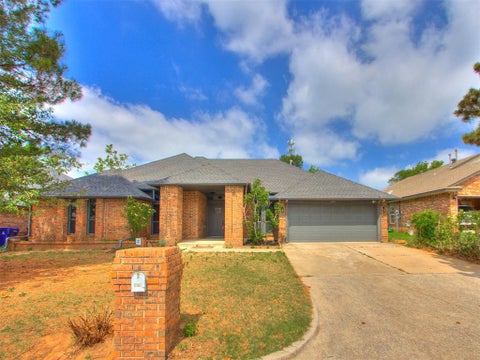 Photo of 209 Tumbleweed Road, Yukon, OK 73099 (MLS # 1233227)