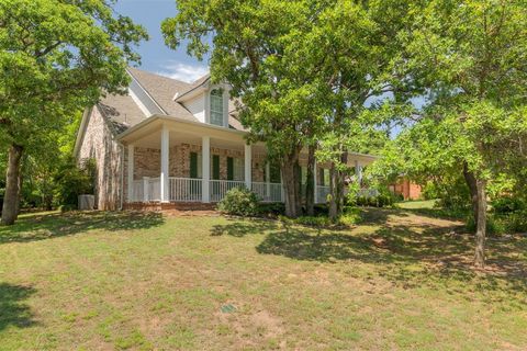 Photo of 409 N Bradbury Drive, Edmond, OK 73034 (MLS # 1228655)