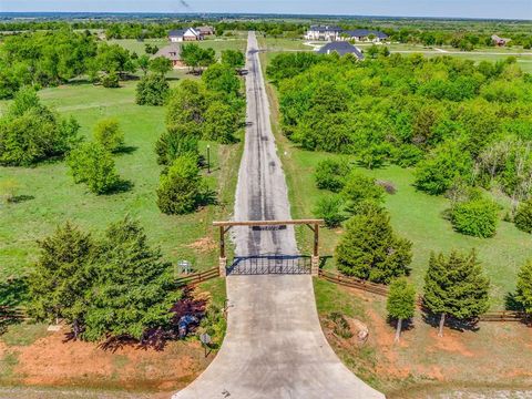 Photo of 2450 Estates Drive, Goldsby, OK 73093 (MLS # 1217025)