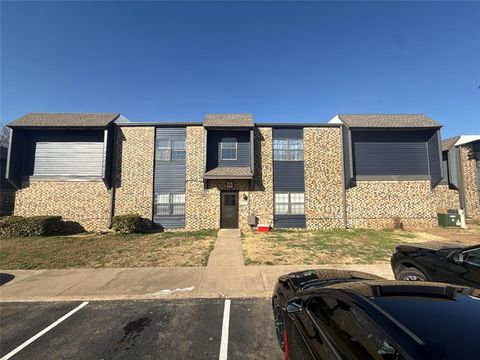 Photo of 401 SE 12th Avenue #224, Norman, OK 73071 (MLS # 1214238)