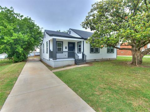 Photo of 2405 NW 38th Street, Oklahoma City, OK 73112 (MLS # 1230413)