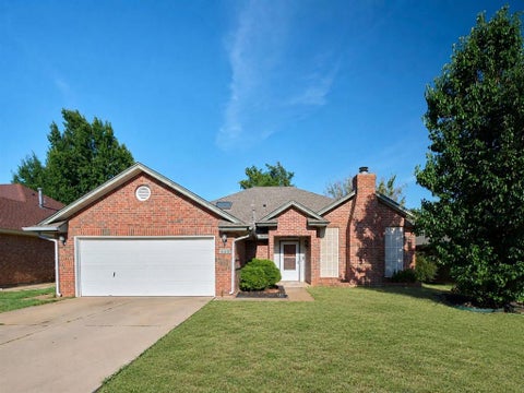 Photo of 608 Tudor Lane, Edmond, OK 73003 (MLS # 1247539)