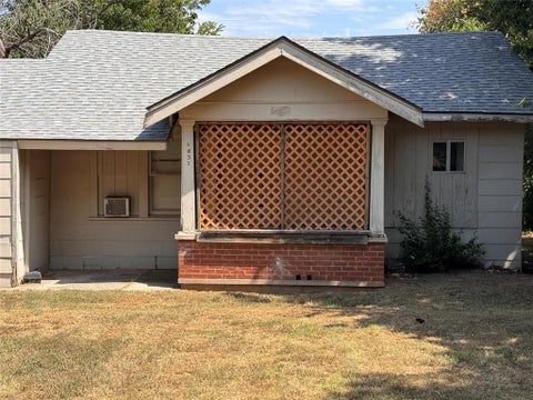 Photo of 1837 NE 24th Street, Oklahoma City, OK 73111 (MLS # 1241117)